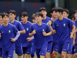 Jugadores de Corea entrenan para el partido contra México. Hay 60 millones de euros de diferencia en el valor de ambos equipos. EFE/F. Guasco