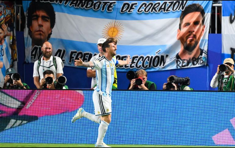 Lionel Messi arrancó su participación con una autoridad indiscutible. En la victoria de Argentina, el capitán albiceleste firmó un hat-trick que lo metió de lleno en los libros de historia. IMAGO7