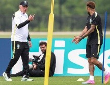 Carlo Ancelotti y Neymar durante un entrenamiento el pasado miércoles en el centro de entrenamiento Columbia Park, como parte del Mundial de la FIFA 2026 en Morristown, New Jersey. EFE/ S. Moreira
