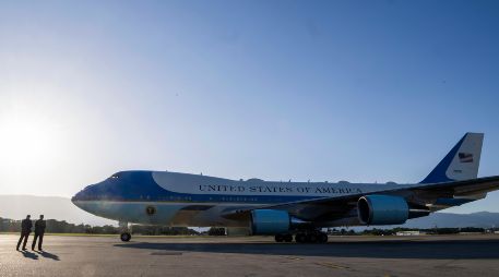 Trump defiende el uso del avión catarí al considerar que permitirá ahorrar recursos, mientras sus críticos cuestionan la donación de la familia real. EFE/ARCHIVO
