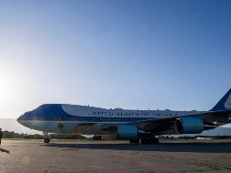 Trump defiende el uso del avión catarí al considerar que permitirá ahorrar recursos, mientras sus críticos cuestionan la donación de la familia real. EFE/ARCHIVO
