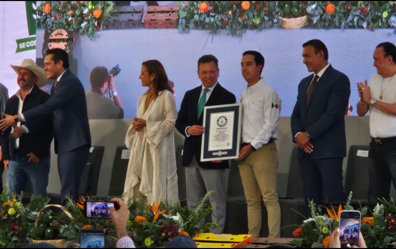 Con la participación de más de 800 personas, Jalisco obtuvo el reconocimiento internacional por el guacamole más grande del planeta. EL INFORMADOR/J. Velazco