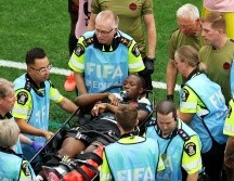 ismael Kone sufre fractura en pleno juego. AFP/ E. CHINN.
