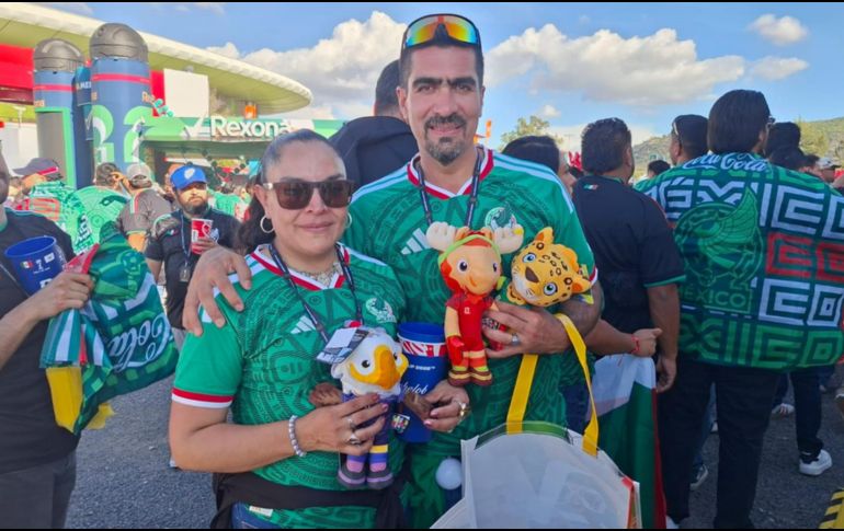 En el esperado partido entre México y Corea, la fiebre por la Copa del Mundo se mide en dólares, pesos y souvenirs cotizados. EL INFORMADOR / ARCHIVO