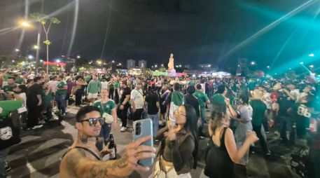 Tras el partido, los festejos se llevaron hasta la Glorieta Minerva. EL INFORMADOR