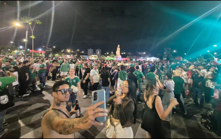 Tras el partido, los festejos se llevaron hasta la Glorieta Minerva. EL INFORMADOR