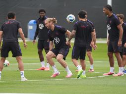 Jugadores de Estados Unidos en entrenamiento para el juego contra Australia. EFE/O. Alonso