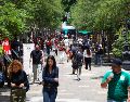 Aficionados y turistas le dan vida al Centro Historico de Guadalajara, beneficiando a comerciantes y restauranteros. EL INFORMADOR/J. Acosta