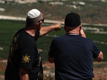 Personal israelí en la frontera del Líbano. EFE / EPA / ATEF SAFADI