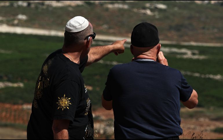 Personal israelí en la frontera del Líbano. EFE / EPA / ATEF SAFADI