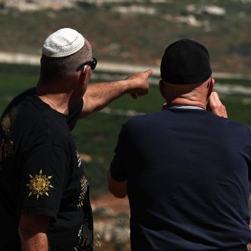 Personal israelí en la frontera del Líbano. EFE / EPA / ATEF SAFADI