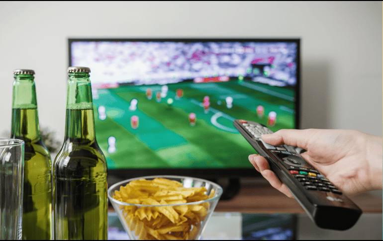 La afición tiene garantizada una oferta deportiva de 32 partidos del Mundial 2026 que serán transmitidos por TV Azteca. ESPECIAL/Canva