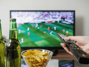La afición tiene garantizada una oferta deportiva de 32 partidos del Mundial 2026 que serán transmitidos por TV Azteca. ESPECIAL/Canva