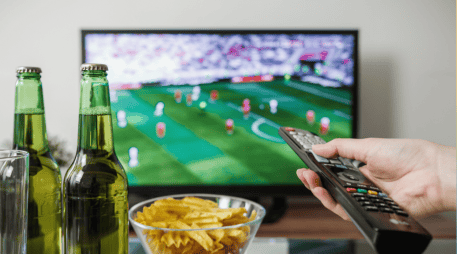 La afición tiene garantizada una oferta deportiva de 32 partidos del Mundial 2026 que serán transmitidos por TV Azteca. ESPECIAL/Canva