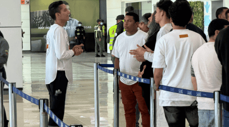 Los repatriados llegaron al Aeropuerto Internacional Simón Bolívar de Maiquetía, que sirve a Caracas, y fueron recibidos con los 