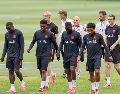 Los jugadores de la selección nacional de Países Bajos entrenan este jueves, en Kansas  para preparar el partido del Grupo F del Mundial 2026 que disputaran ante Suecia el próximo sábado. EFE/ J. RONCORONI