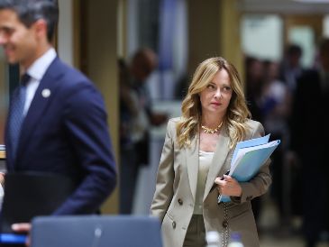 Un aparente malentendido entre Meloni y Trump en los pasillos de la diplomacia internacional escaló a nivel global. EFE/O. Hoslet