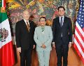 Rosa Icela Rodríguez, Roberto Velasco y el embajador Ronald Johnson durante el encuentro bilateral. X/ @SRE_mx