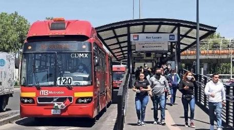 La Secretaría de Movilidad recomienda encarecidamente a la ciudadanía anticipar sus salidas ante la suspensión del servicio en cinco estaciones clave de la Línea 7 del Metrobús. ESPECIAL