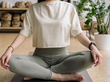 El yoga es, en la actualidad, un pilar indiscutible de la medicina preventiva moderna. ESPECIAL / CANVA