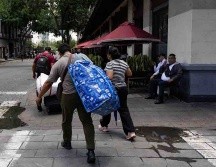 En medio de las labores de los trabajadores de limpieza, comerciantes capitalinos se sintieron aliviados. SUN/H. Salvador