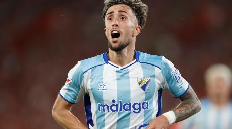 Los goles de Chupe y Larrubia encaminaron el ascenso malaguista pese al intento de reacción del Almería. EFE / J. Zapata.