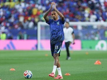 La Confederación Brasileña de Futbol confirmó mediante estudios médicos que el delantero sufrió una lesión muscular en el muslo derecho. EFE