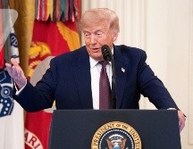 Trump apoyó la propuesta de una seguidora de X hace unos años y desde entonces no deja de contemplarla. EFE/A. Schwartz