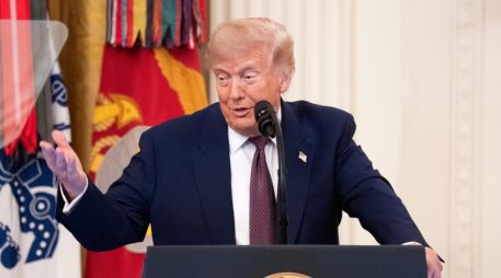 Trump apoyó la propuesta de una seguidora de X hace unos años y desde entonces no deja de contemplarla. EFE/A. Schwartz
