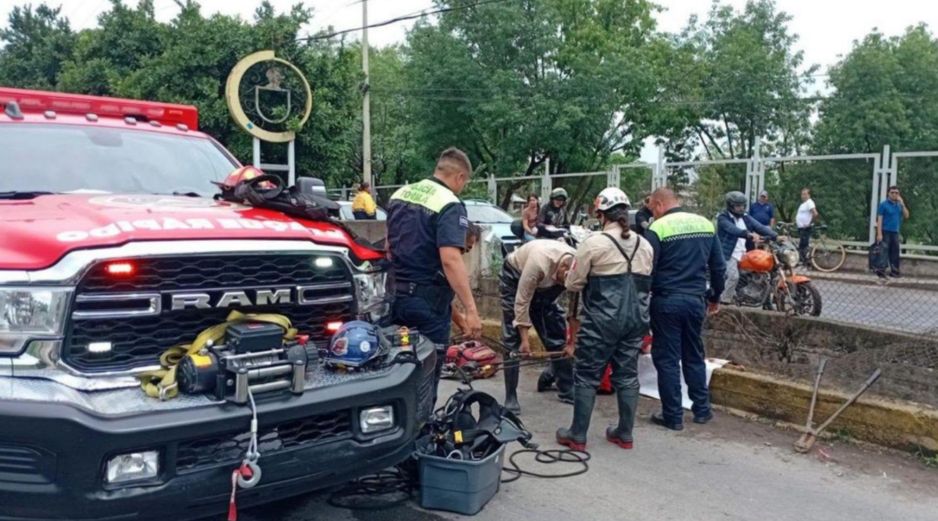El incremento del nivel del agua impidió que el hombre pudiera salir por sus propios medios de debajo del puente. COORDINACIÓN DE SEGURIDAD Y EMERGENCIAS DE TONALÁ
