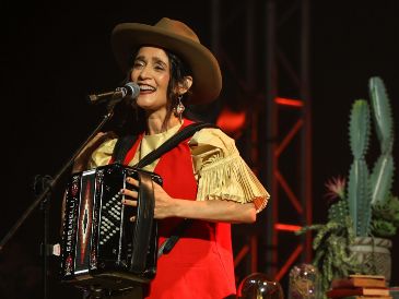 Julieta Venegas. La cantautora disfrutó su presentación en el Teatro Diana. EL INFORMADOR/A. Navarro