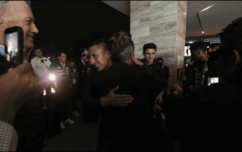 Pablo Lemus despide a Javier Aguirre y a los seleccionados mexicanos tras su estancia en Jalisco. X / @PabloLemusN