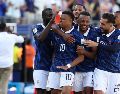 Mbappé firmó un doblete ante el conjunto africano y llegó a 14 anotaciones en Copas del Mundo. EFE/ S. Moreira.