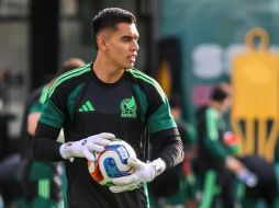 Además de las atajadas, Rangel también destaca en su juego con los pies. EL INFORMADOR / A.NAVARRO