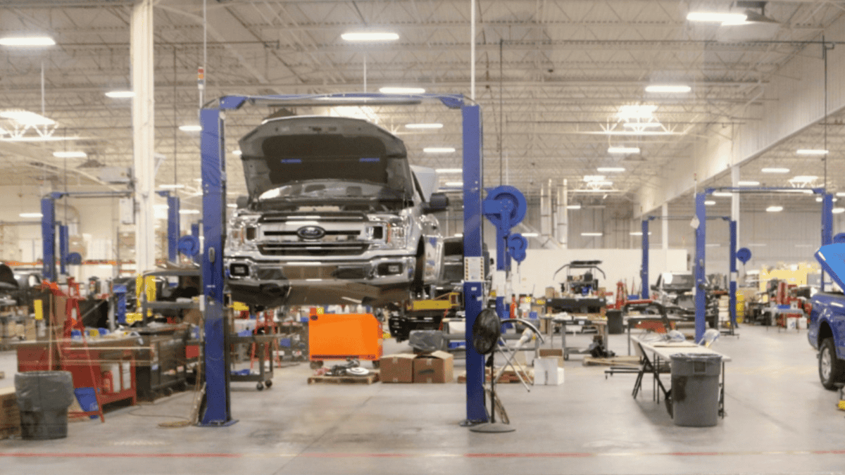 Industria automotriz recorta 107 mil empleos en México en dos años