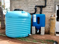 El mecanismo incluye canaletas, filtros y una cisterna con capacidad de almacenamiento de hasta 2 mil 500 litros. GOBIERNO DE JALISCO