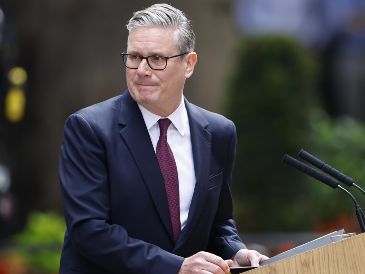 Keir Starmer renunció como primer ministro del Reino Unido acorralado por la ultraderecha, es el sexto mandatario en dimitir en una década de inestabilidad. EFE
