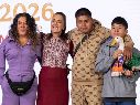 La Presidenta Claudia Sheinbaum dio la bienvenida a Carla Gómez, sus hijos Carlos y Cristian, y al famoso pato Merlín, quien se ha convertido en la 