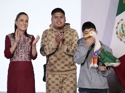 Karla Ivette Gómez, dueña del Pato Merlín, al dar a conocer que este lunes acudirá al Instituto Mexicano de la Propiedad Industrial (IMPI). EFE/J. MÉDEZ
