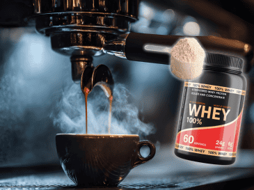 Cuando se prepara de forma correcta (disolviendo el suplemento en frío antes de añadir el café o preparándolo estilo iced coffee) la proteína actúa como un sustituto de la crema o la leche. CANVA