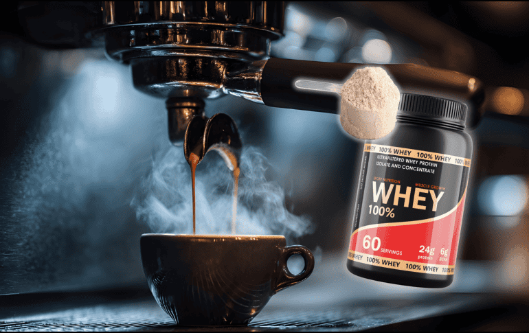 Cuando se prepara de forma correcta (disolviendo el suplemento en frío antes de añadir el café o preparándolo estilo iced coffee) la proteína actúa como un sustituto de la crema o la leche. CANVA