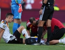 El alemán Nico Schlotterbeck recibe tratamiento tras sufrir una lesión en el partido contra Costa de Marfil, el sábado 20 de junio de 2025, en Toronto. AP / ARCHIVO