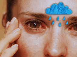 El principal responsable de esta irritación ocular no es el agua de lluvia en sí, sino la proliferación masiva de esporas de moho. ESPECIAL / CANVA