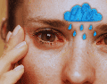 El principal responsable de esta irritación ocular no es el agua de lluvia en sí, sino la proliferación masiva de esporas de moho. ESPECIAL / CANVA
