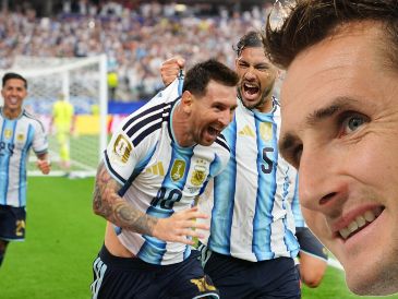 Klose felicita a Messi tras haber roto su récord. AP /Julio Cortez