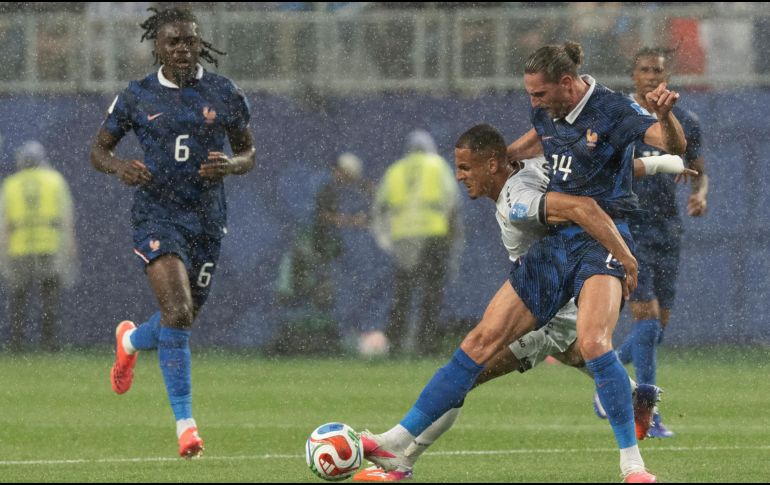 Una tormenta eléctrica obligó a suspender temporalmente el Francia vs Irak durante el descanso en Filadelfia. EFE/ A. Colmenares.