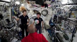 NASA explica la ciencia detrás de un balón de fútbol