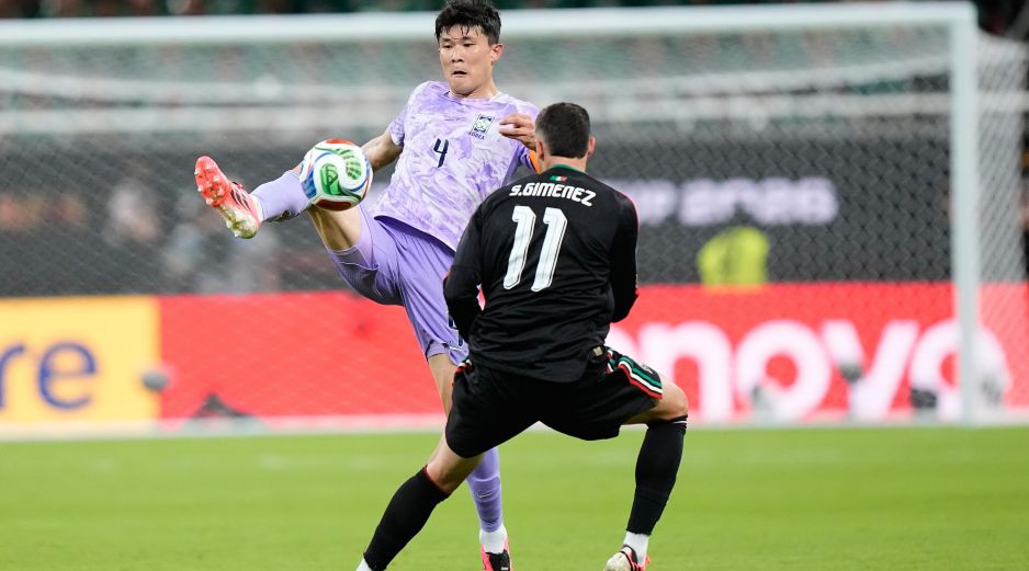 Santiago Giménez jugará este miércoles con la Selección Mexicana frente a República Checa. AP/F. LLANO