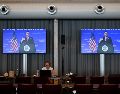 Imagen tomada en la sala de medios del vicepresidente estadounidense, JD Vance, hablando durante una conferencia de prensa en Bürgenstock, cerca de Lucerna, Suiza. XINHUA/L. Yi