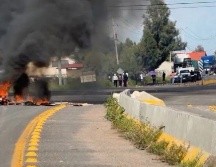 La protesta provocó largas filas de vehículos en un tramo carretero de Guanajuato. ESPECIAL